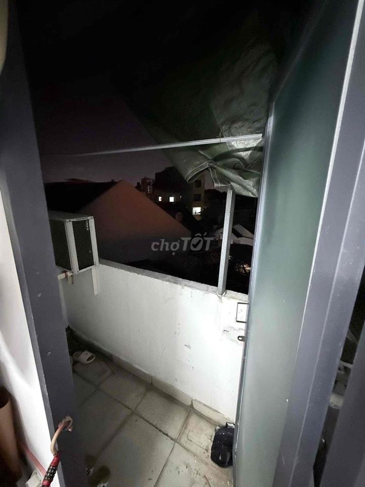 Phòng: 3tr8 (ban công riêng, phòng ngủ tách bếp)
