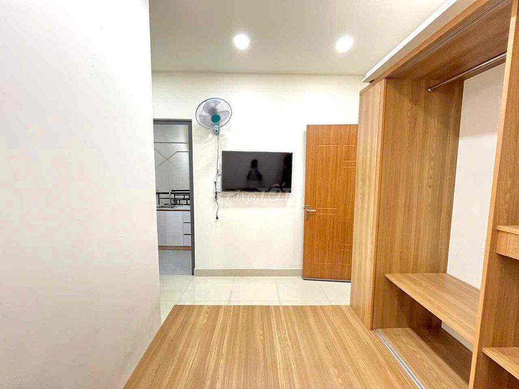 Trống p Studio Tách Bếp Sát bên Sân Bay 700m giá 4tr600 ở bạch đằng