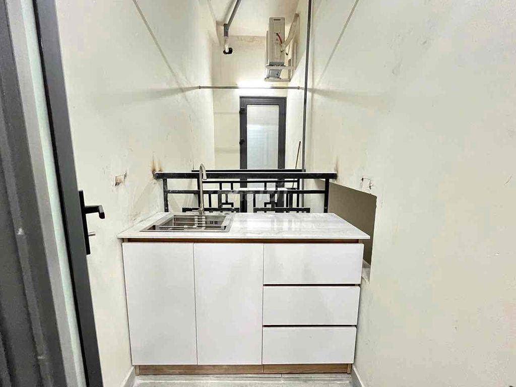 Trống p Studio Tách Bếp Sát bên Sân Bay 700m giá 4tr600 ở bạch đằng