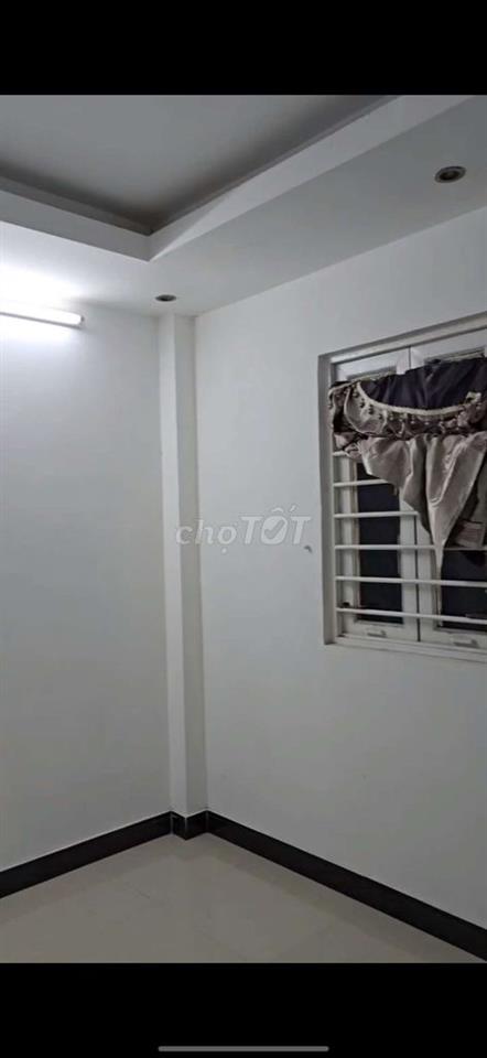 cho nưz thuê phòng có tolet riêng, ban công sân thượng 