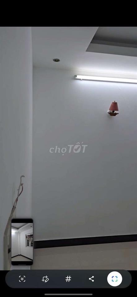 cho nưz thuê phòng có tolet riêng, ban công sân thượng 