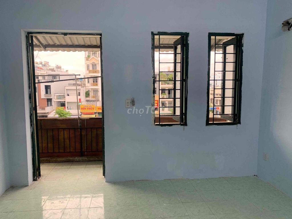 Còn trống phòng lầu 2 mặt tiền view ban công, ánh sáng ngập tràn,..vv
