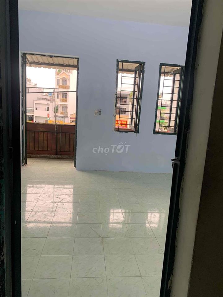 Còn trống phòng lầu 2 mặt tiền view ban công, ánh sáng ngập tràn,..vv