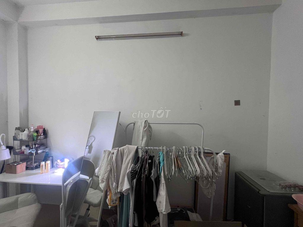 Cần pass phòng còn 17 ngày đóng 800 là vào ở ngay