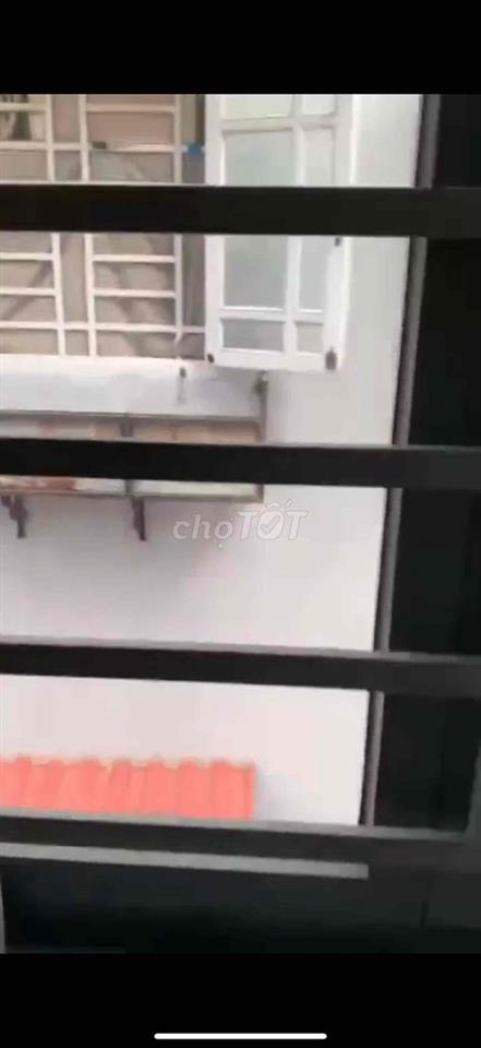 Tìm nữ ở ghép
