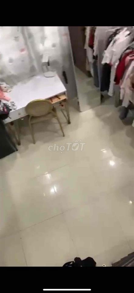 Tìm nữ ở ghép