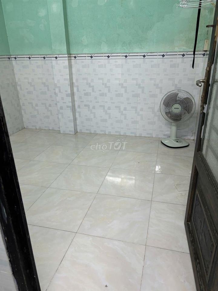 CHO NỮ THUÊ PHÒNG TRONG NHÀ NGUYÊN CĂN