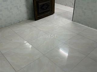 CHO NỮ THUÊ PHÒNG TRONG NHÀ NGUYÊN CĂN