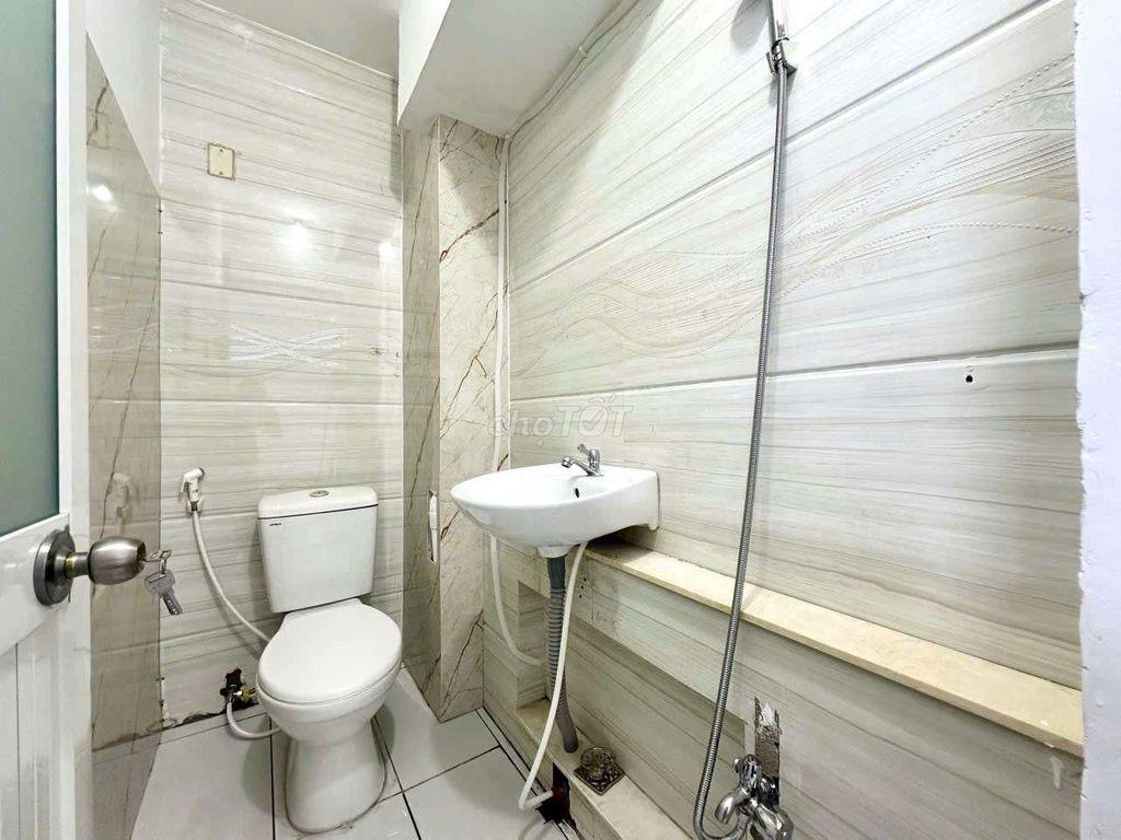 Cho thuê phòng Studio nội thất cơ bản tại Quang Trung