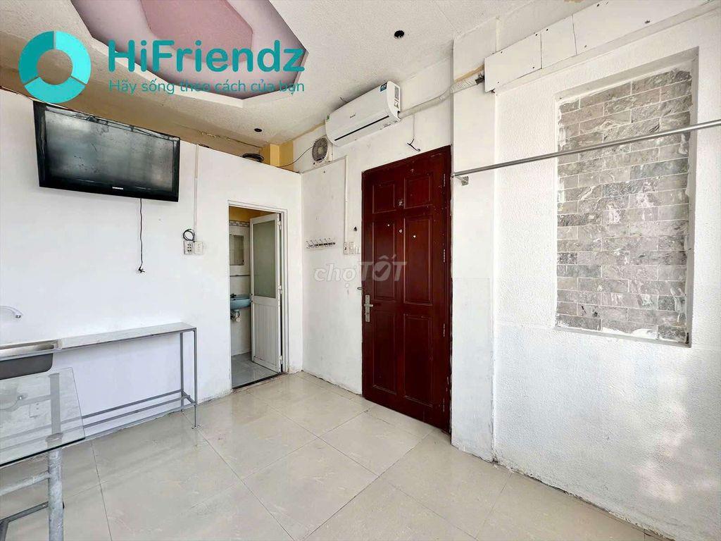 cửa sổ trời giá rẻ ngay chợ Lạc Quang
