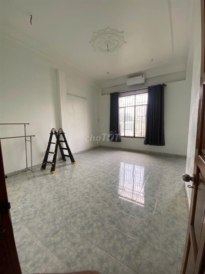 Phòng trọ mặt tiền Dương Quảng Hàm