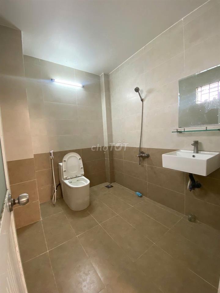 Phòng trọ mặt tiền Dương Quảng Hàm