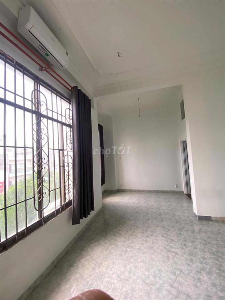 Phòng trọ mặt tiền Dương Quảng Hàm