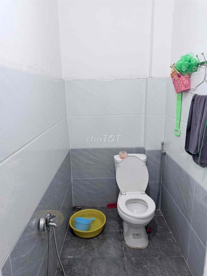 Cho thuê 1 phòng ngủ trên lầu