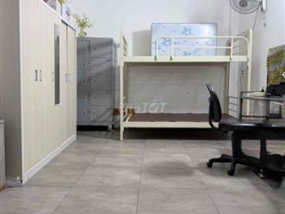 Cho thuê 1 phòng ngủ trên lầu