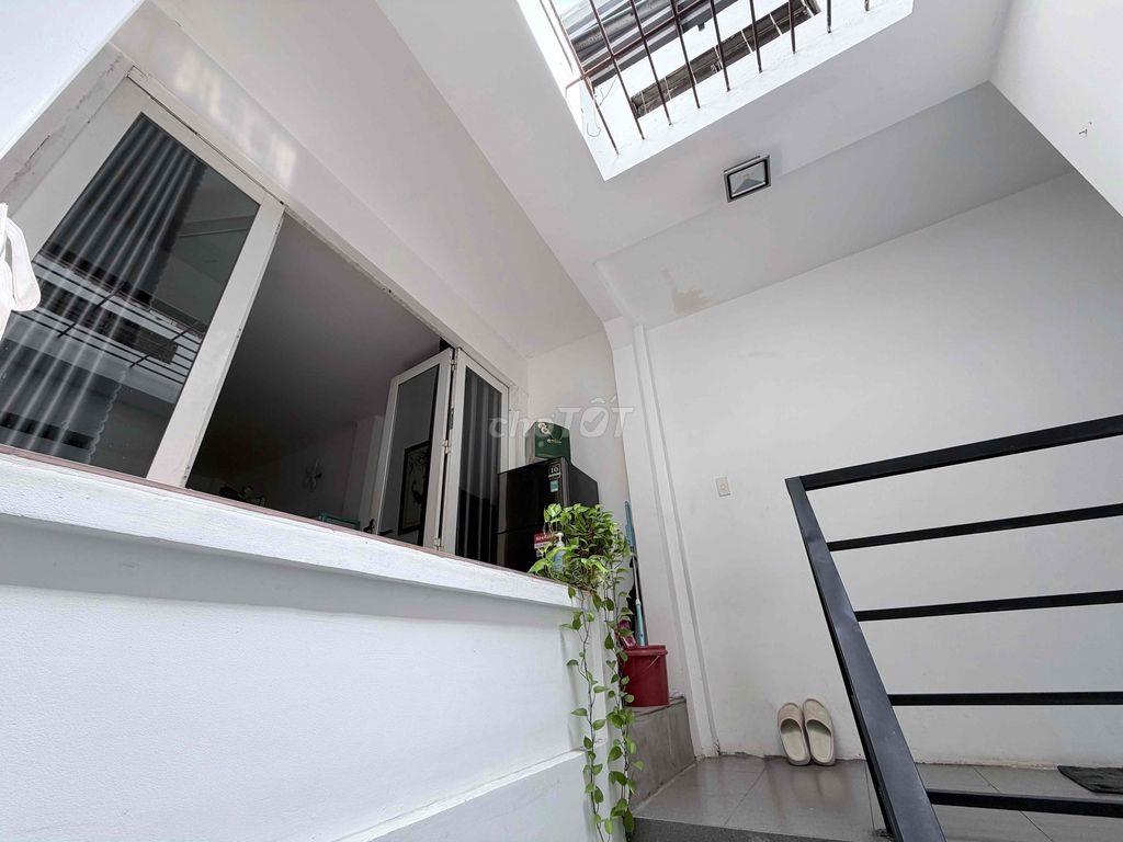 Cho thuê 1 phòng ngủ trên lầu