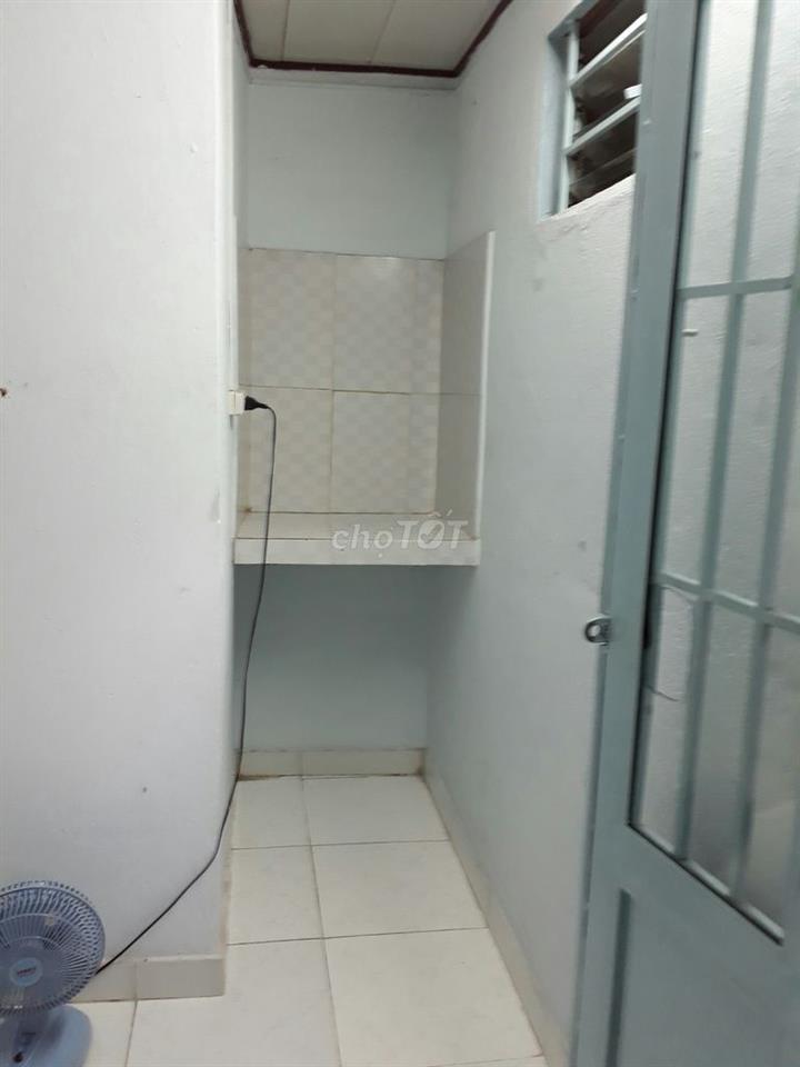 Phòng rộng rẻ 30m2: 2.5 triệu - 7 Thân Nhân Trung, P.13, Q.Tân bình