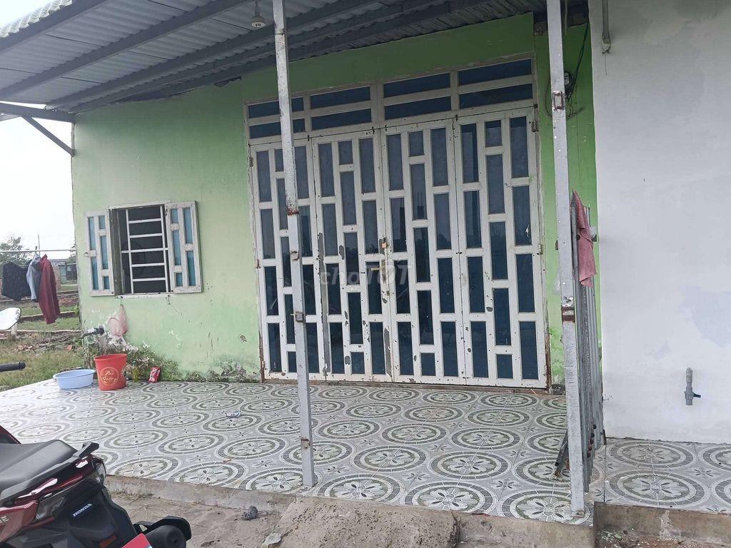 nhà giáp Hóc Môn giá 350 triệu 60m2