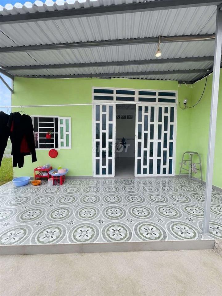 nhà giáp Hóc Môn giá 350 triệu 60m2