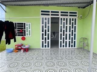 nhà giáp Hóc Môn giá 350 triệu 60m2