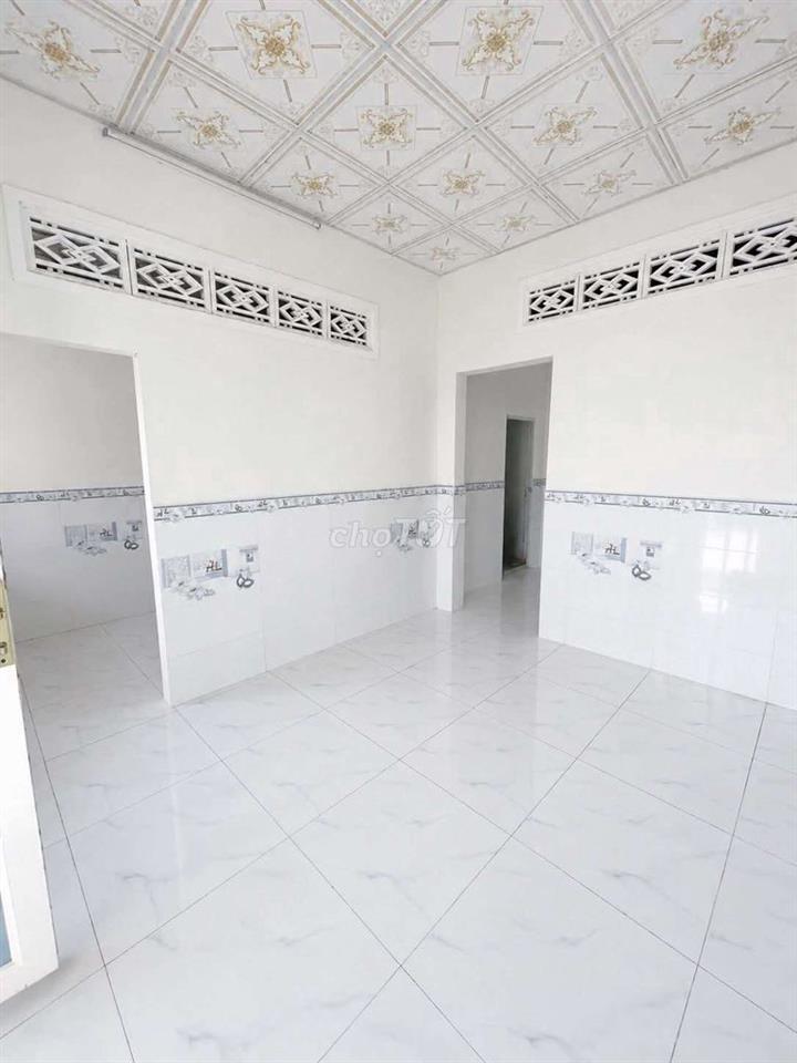 nhà giáp Hóc Môn giá 350 triệu 60m2