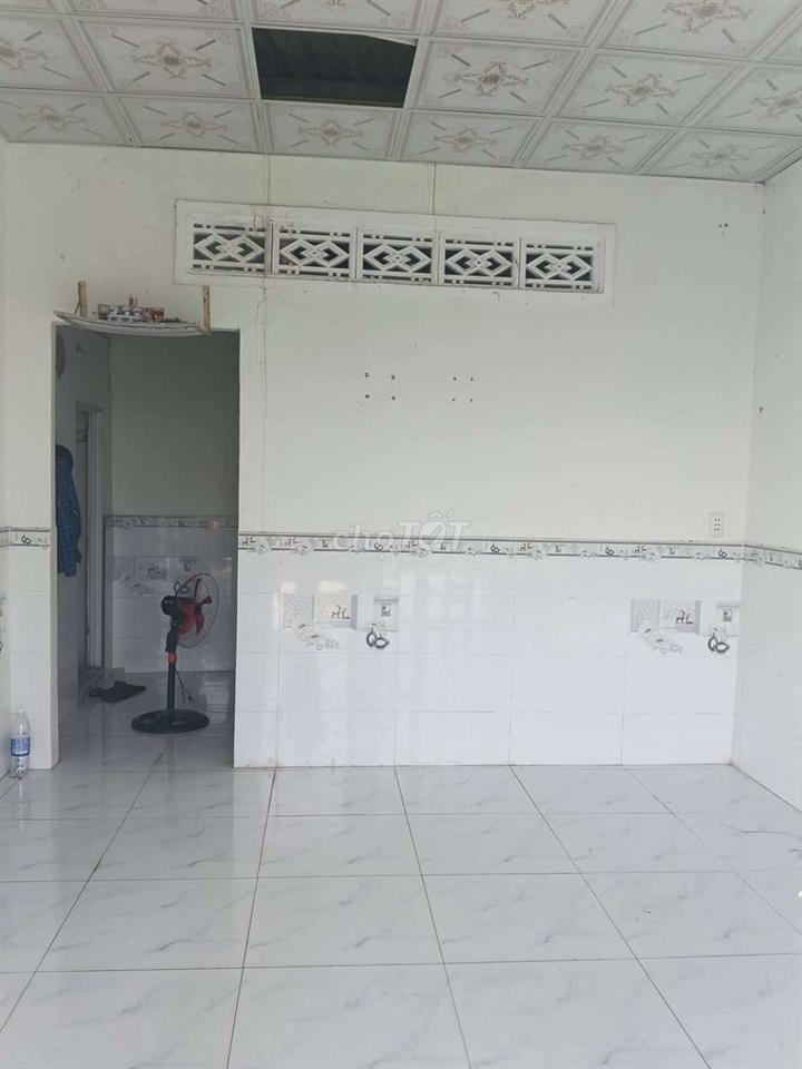 nhà giáp Hóc Môn giá 350 triệu 60m2