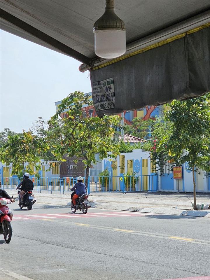 Cần bán gấp nhà mặt tiền đường Lê Lợi, xã Hóc Môn