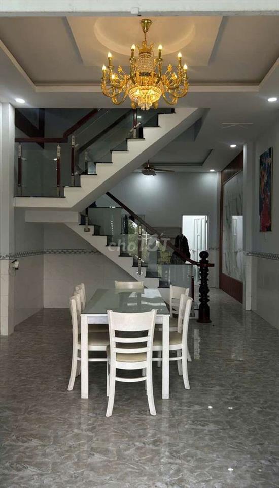Chính chủ kẹt tiền bán nhà có sổ 415tr gần chợ Mỹ Hạnh Nam