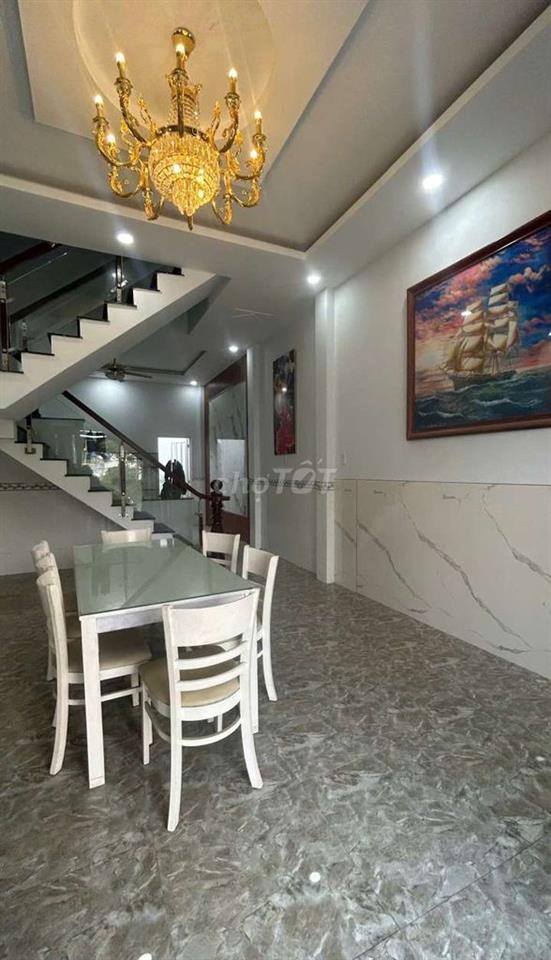 Chính chủ kẹt tiền bán nhà có sổ 415tr gần chợ Mỹ Hạnh Nam