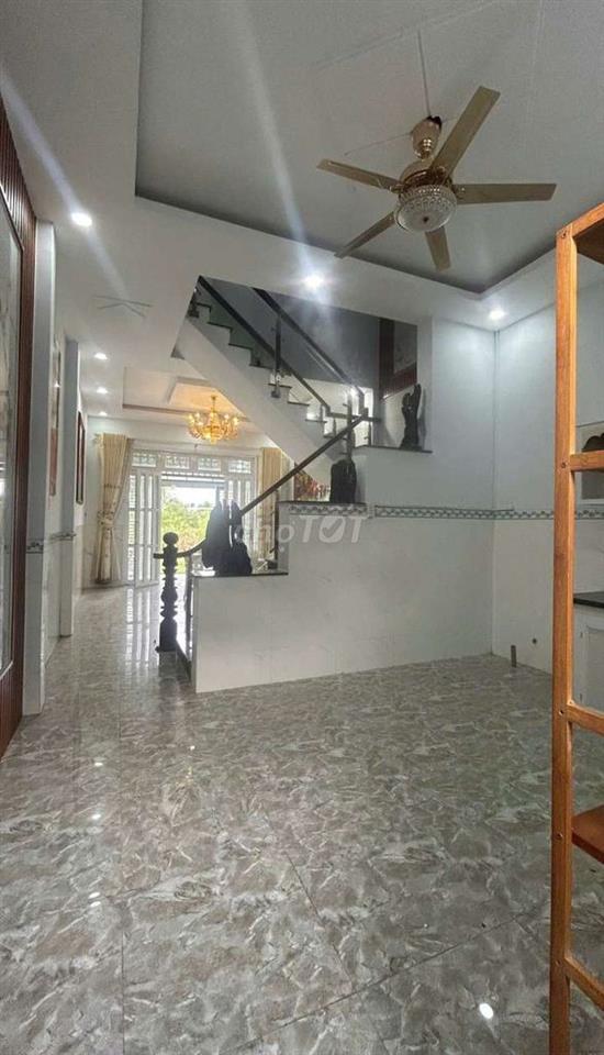 Chính chủ kẹt tiền bán nhà có sổ 415tr gần chợ Mỹ Hạnh Nam