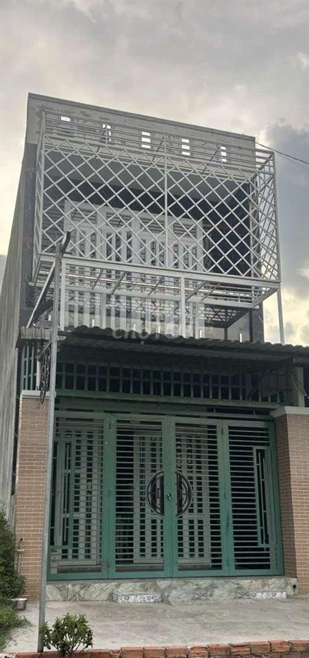 Chính chủ kẹt tiền bán nhà có sổ 415tr gần chợ Mỹ Hạnh Nam
