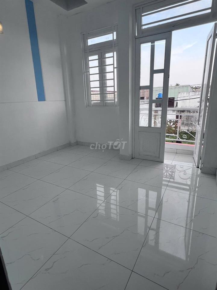 Bán nhanh căn nhà có sổ xây đúc thật 400tr 44m2 giáp Phan Văn Hớn