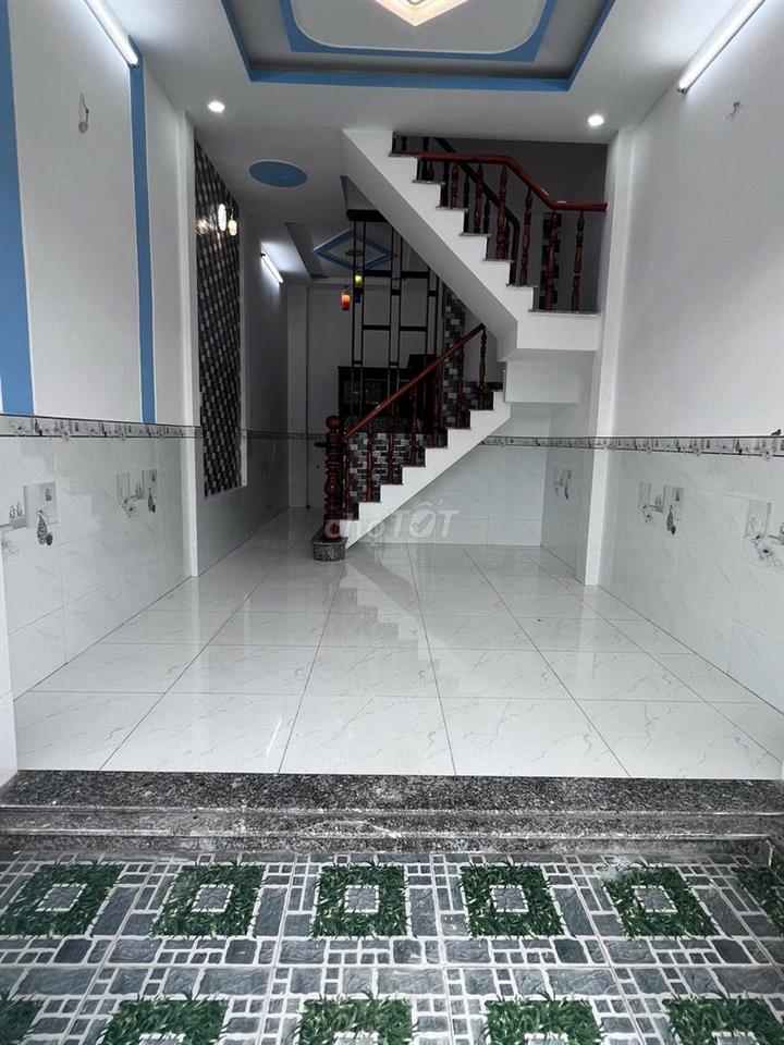 Bán nhanh căn nhà có sổ xây đúc thật 400tr 44m2 giáp Phan Văn Hớn