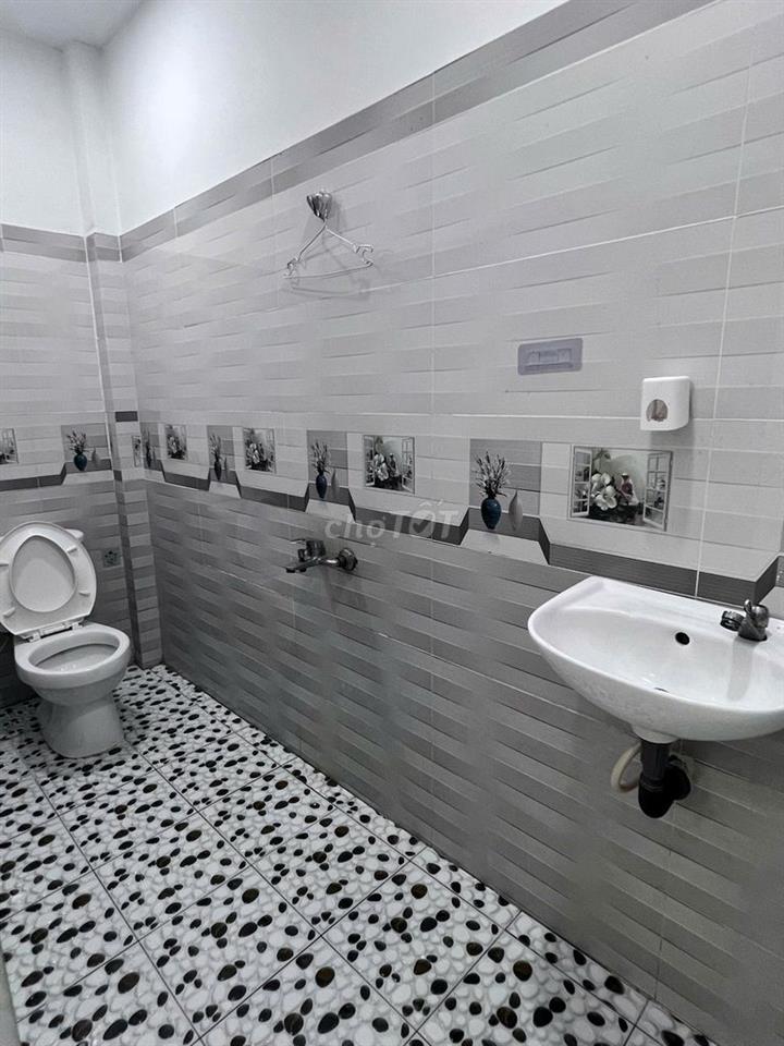 Bán nhanh căn nhà có sổ xây đúc thật 400tr 44m2 giáp Phan Văn Hớn