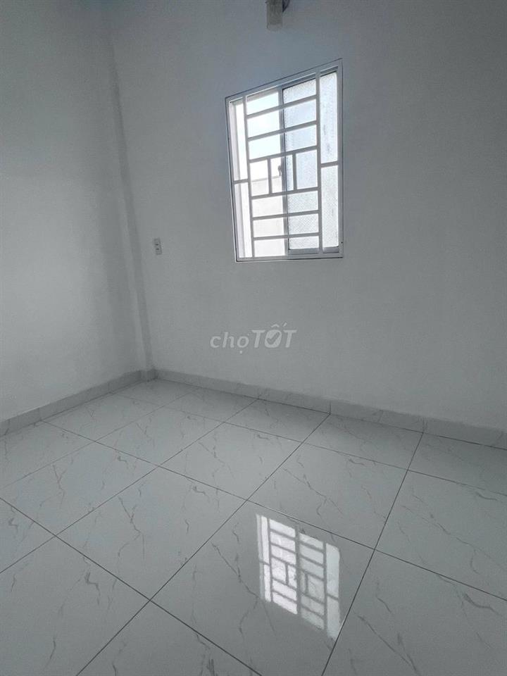 Bán nhanh căn nhà có sổ xây đúc thật 400tr 44m2 giáp Phan Văn Hớn