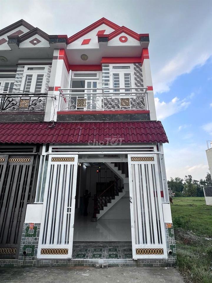 Bán nhanh căn nhà có sổ xây đúc thật 400tr 44m2 giáp Phan Văn Hớn