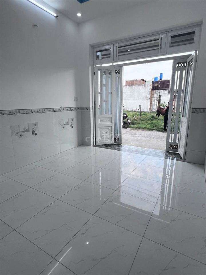 Bán nhanh căn nhà có sổ xây đúc thật 400tr 44m2 giáp Phan Văn Hớn
