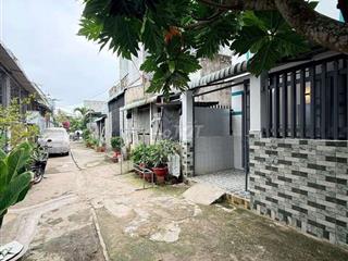 Nhà cấp 4 có 3 phòng ngủ (có phòng ngủ dưới) 450tr có sổ giáp Hóc Môn