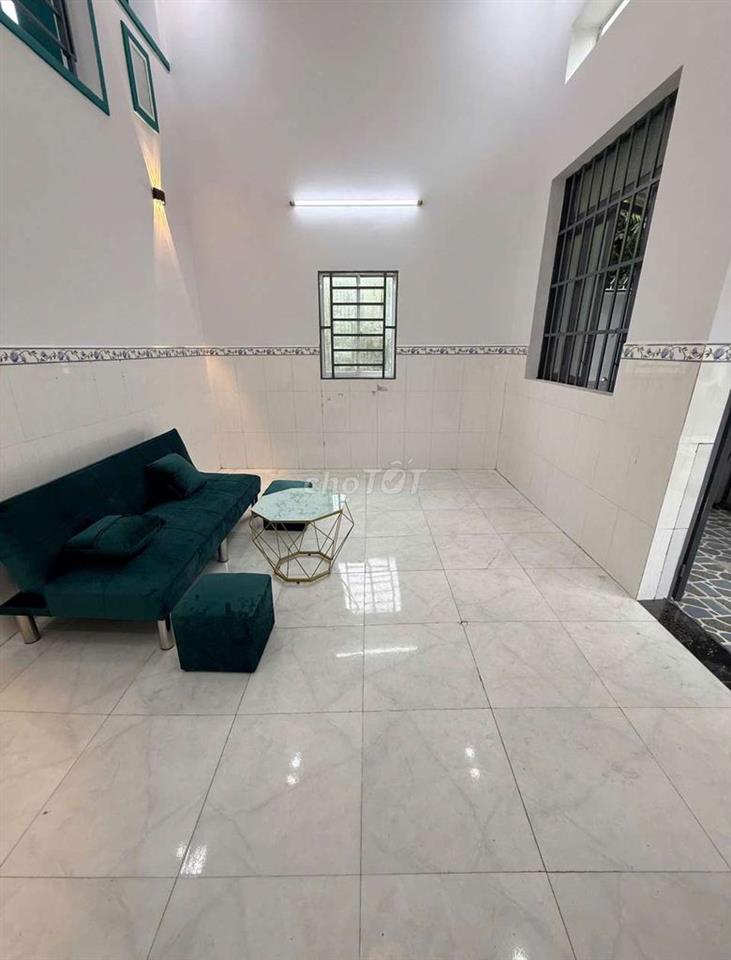 Nhà cấp 4 có 3 phòng ngủ (có phòng ngủ dưới) 450tr có sổ giáp Hóc Môn