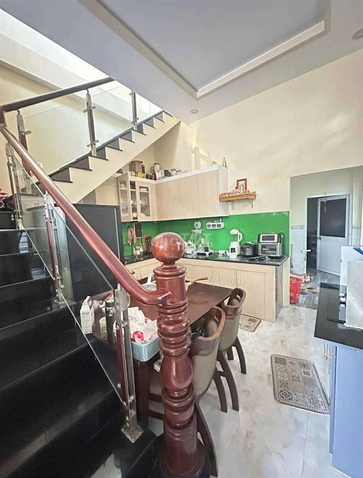 Nhà giáp Hóc Môn 44m2 giá 385tr 3PN đúc kiên có tặng luôn nội thất