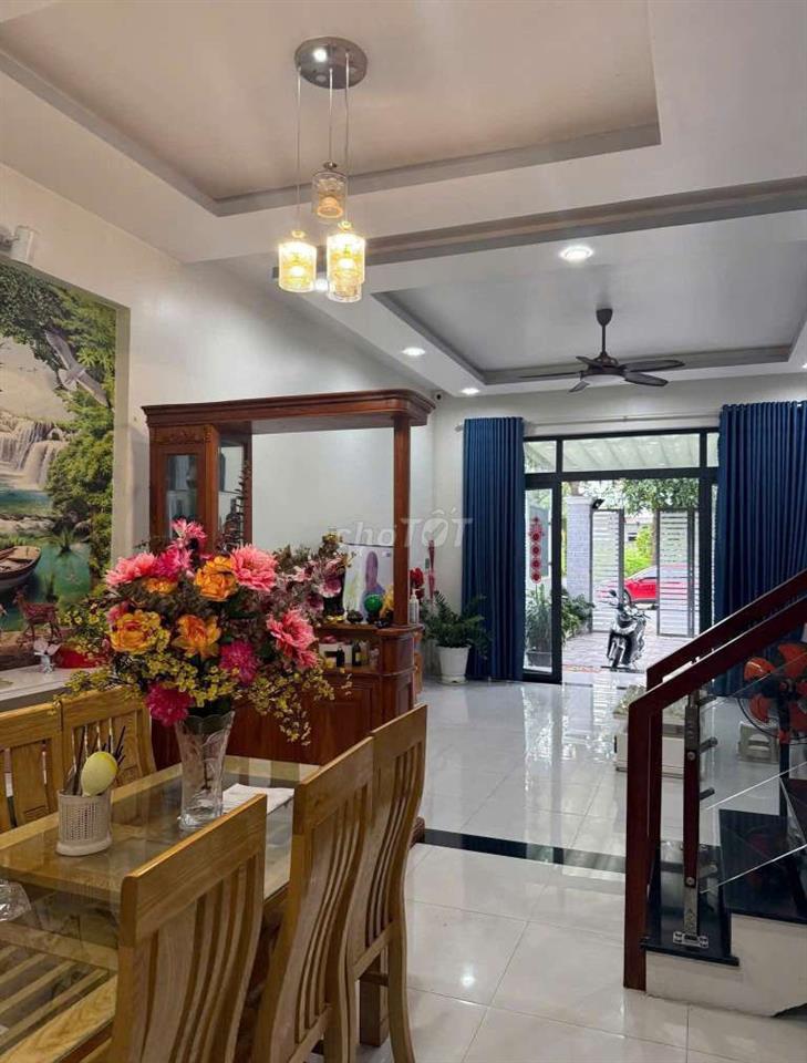 Nhà giáp Hóc Môn 44m2 giá 385tr 3PN đúc kiên có tặng luôn nội thất