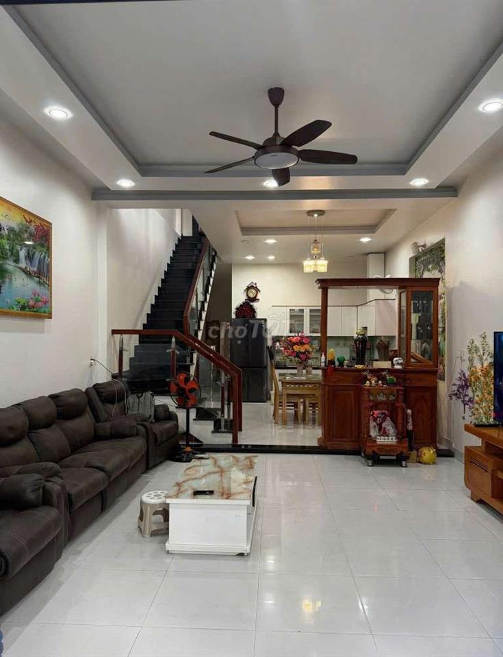 Nhà giáp Hóc Môn 44m2 giá 385tr 3PN đúc kiên có tặng luôn nội thất
