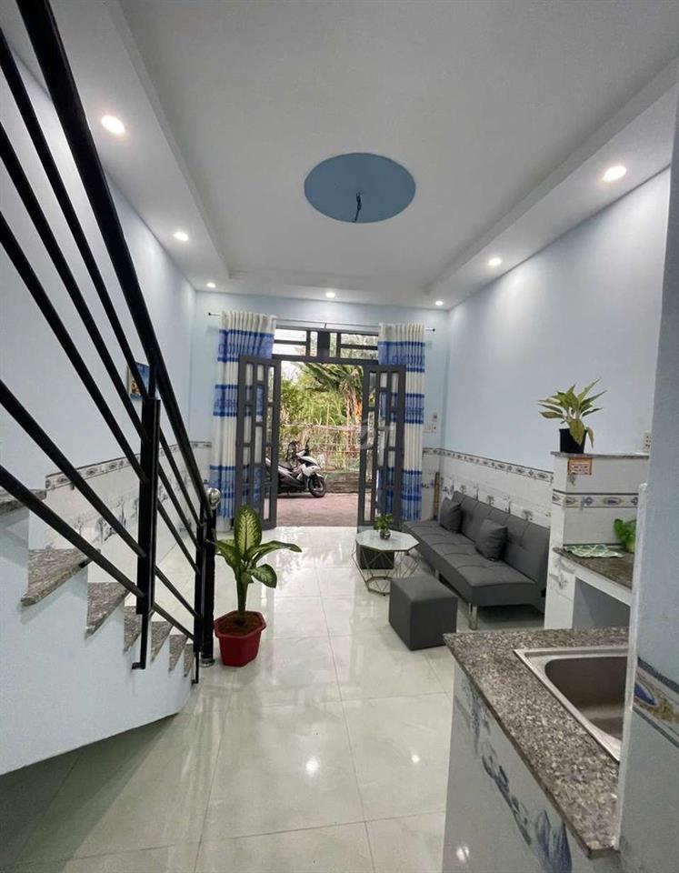 Nhà nhỏ Hóc Môn 2pn, có sổ, 330tr, chính chủ xem liền