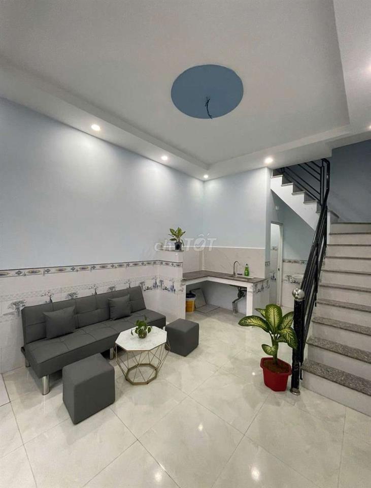 Nhà nhỏ Hóc Môn 2pn, có sổ, 330tr, chính chủ xem liền