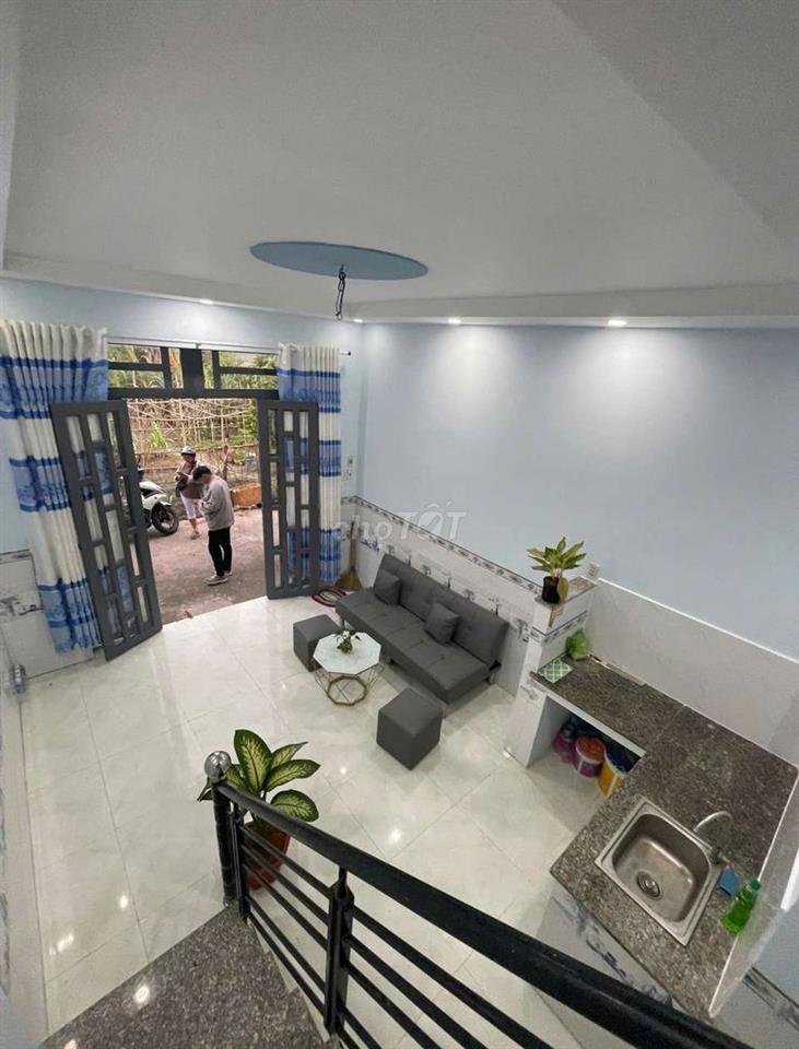 Nhà nhỏ Hóc Môn 2pn, có sổ, 330tr, chính chủ xem liền