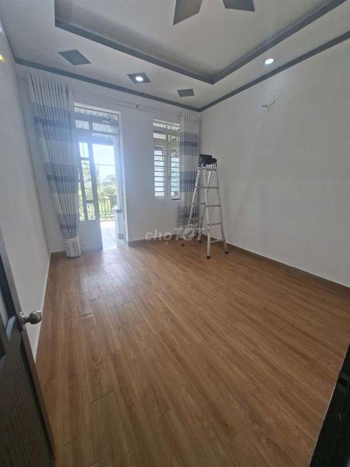Nhà 515tr 72m2 Hóc Môn có ban công rộng rãi gần chợ Xuân Thới Sơn