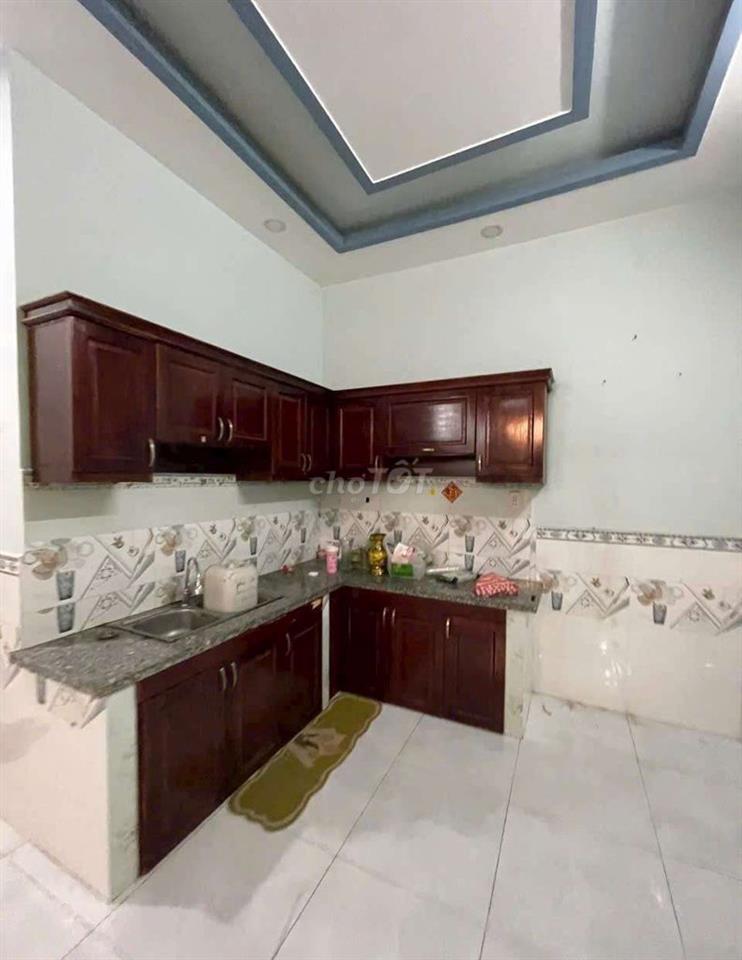 mẹ tôi trả nợ cần bán nhà 500tr Hóc Môn có sổ riêng gần Bà Điểm