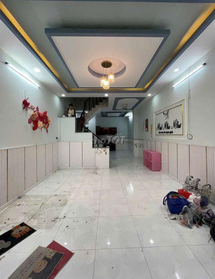 mẹ tôi trả nợ cần bán nhà 500tr Hóc Môn có sổ riêng gần Bà Điểm
