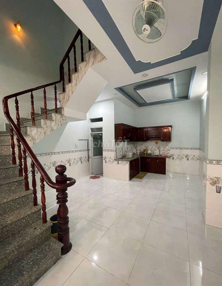 mẹ tôi trả nợ cần bán nhà 500tr Hóc Môn có sổ riêng gần Bà Điểm
