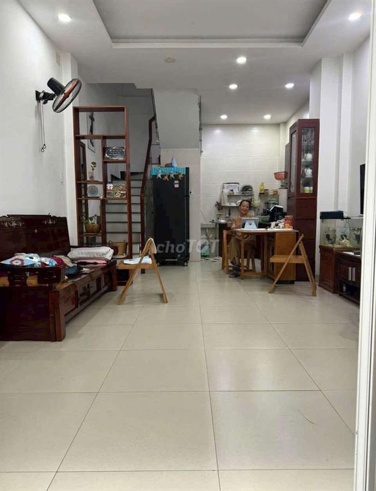 Chính chủ bán nhà nở hậu tự xây kiên cố 40m2 Hóc Môn 465tr